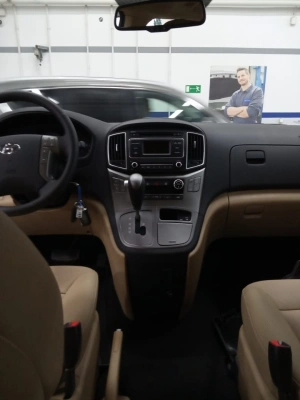 Hyundai H-1