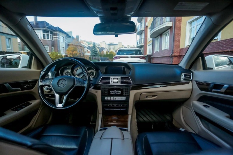 Mercedes E